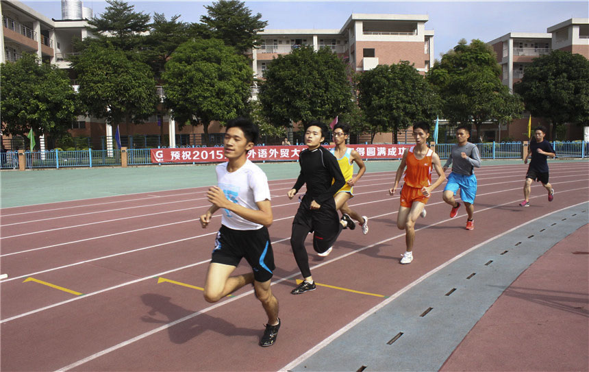 末路狂飙,溅起身后阵阵浮尘